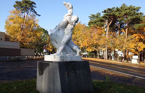 写真：円山動物園よいこつよいこ像