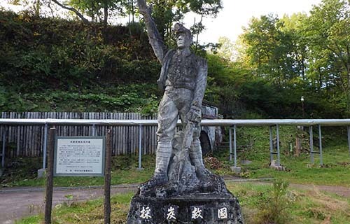 写真：夕張抗夫の像